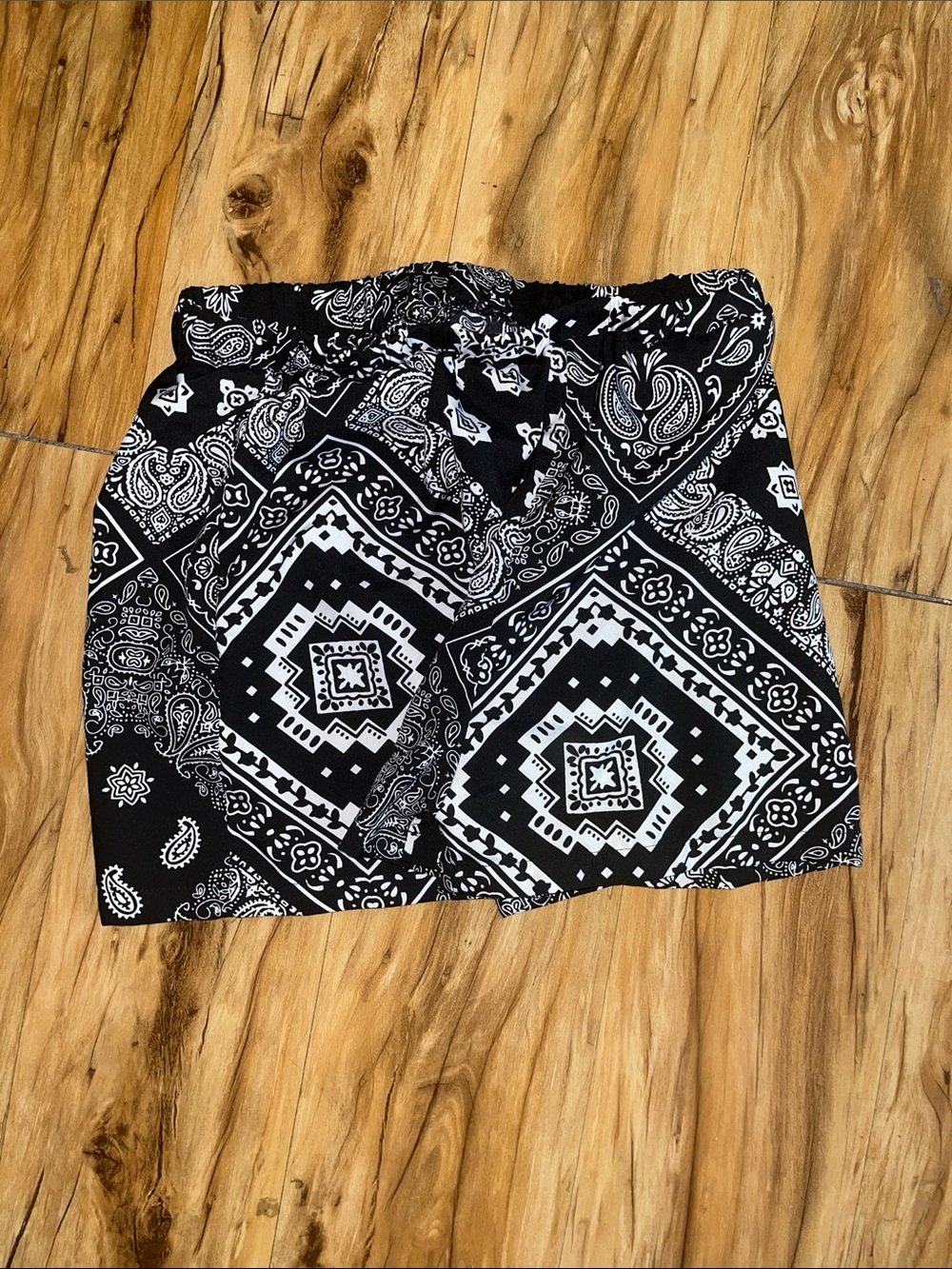 SHEIN Black & White Bandana-Print Elastic Waist Shorts